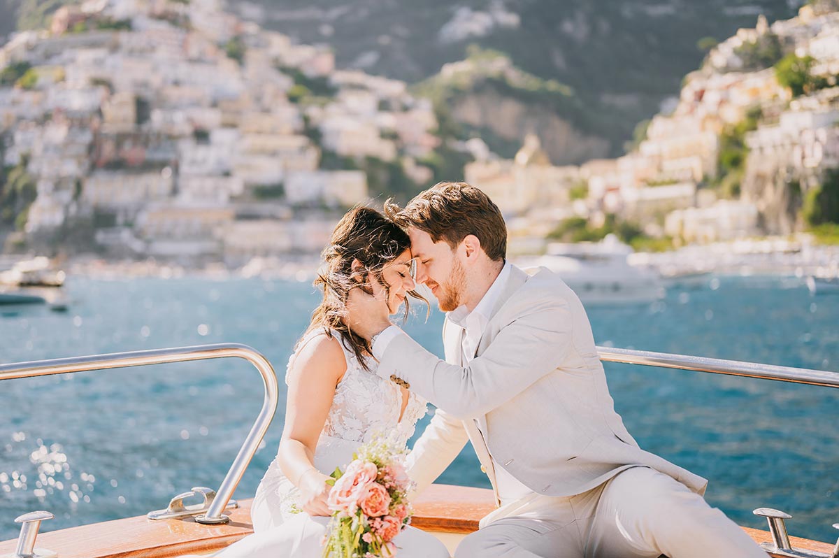 Elope in Italy | Emiliano Russo | Elopement Marina di Praia 5 | Did you fall in love with the romantic story of Romeo and Juliet? Them, elope in Italy is the best choice for you and for your loved one! Verona, Florence, Rome, Perugia, Amalfi, Garda Lake: these are only some of the wonderful places that will welcome you and your elopement in Italy. Check the Emiliano Russo galleries